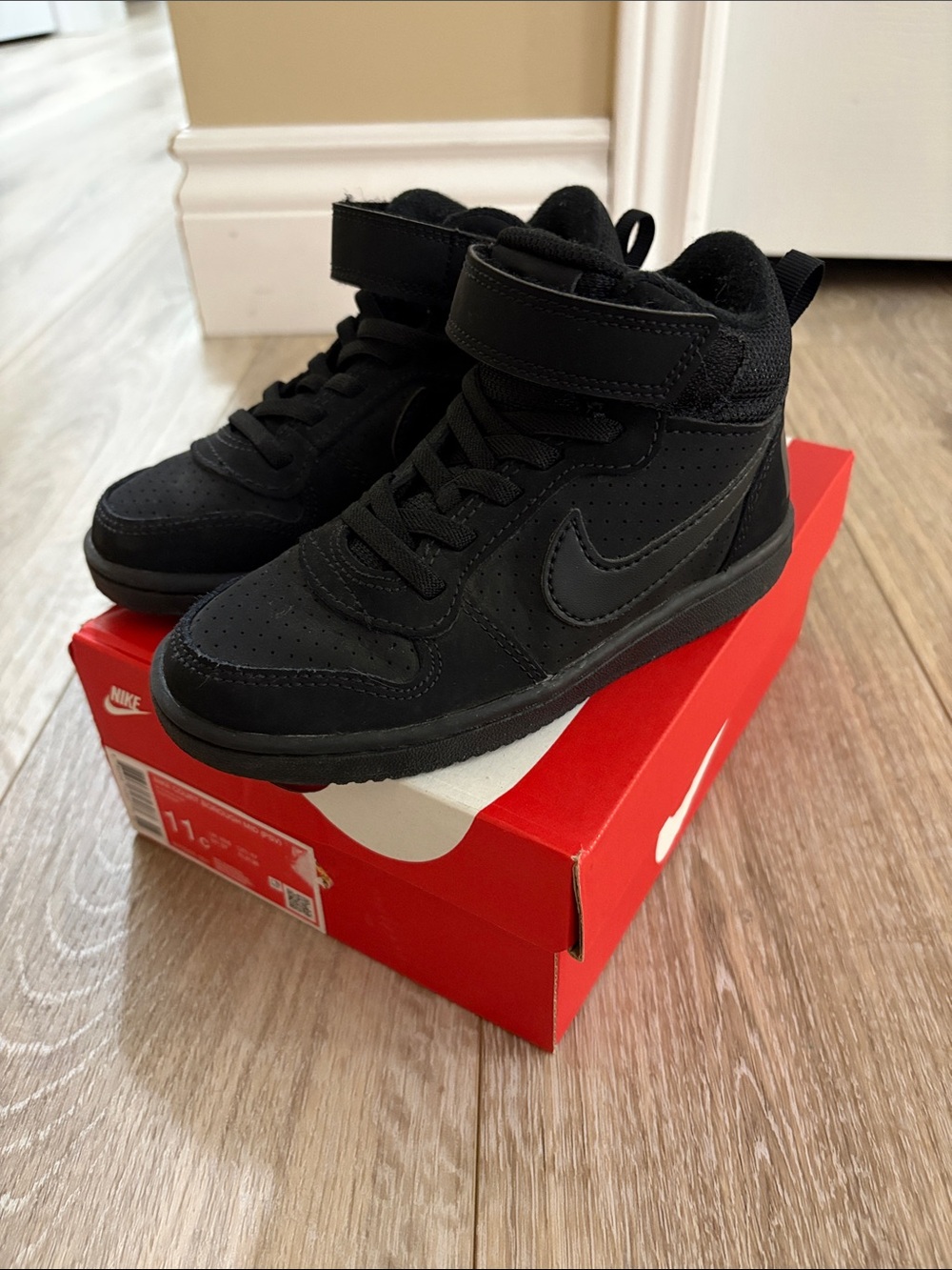 Nike Court Borough mid black shoes